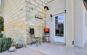 Maisons de vacances Lovely Home In Vallabregues : photos des chambres