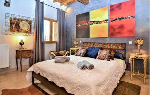 Maisons de vacances Lovely Home In Vallabregues : photos des chambres