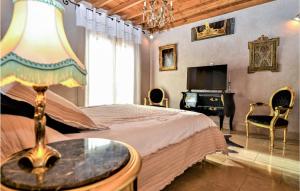 Maisons de vacances Lovely Home In Vallabregues : photos des chambres