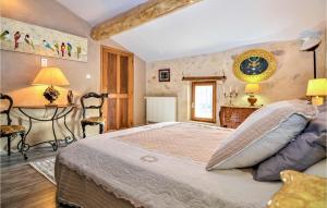 Maisons de vacances Lovely Home In Vallabregues : photos des chambres