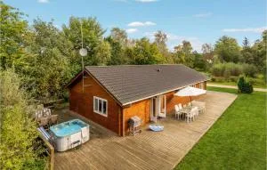 Stunning Home In Fårvang With Kitchen - Langå