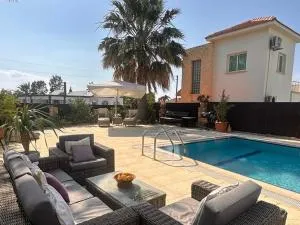 Lovely 4-bedroom villa in tranquil area - Larnaka