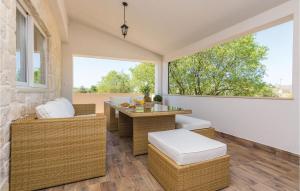 Six-Bedroom Holiday Home In Galovac