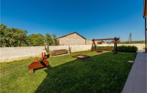 Six-Bedroom Holiday Home In Galovac