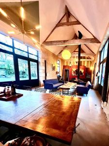 Maison ancienne moderne et design - 6 chambres 6 sdb - avec piscine et grand parc