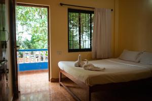 12 Monks - Beachfront Hostel
