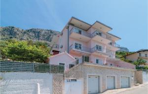 8 Bedroom Stunning Home In Omis 