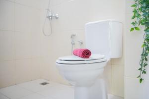 Cozy 3BR Asatti Apartment near ICE BSD By Travelio