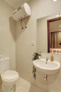 Cozy 3BR Asatti Apartment near ICE BSD By Travelio