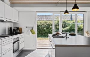 Cozy Home In Sydals With House Sea View