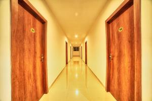 Hotel Visa Inn 4kms from Airport l Free Airport pickup & 24x7