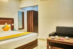 Hotel Visa Inn 4kms from Airport l Free Airport pickup & 24x7