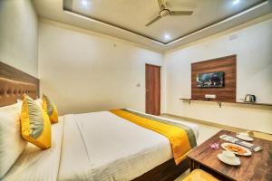 Hotel Visa Inn 4kms from Airport l Free Airport pickup & 24x7