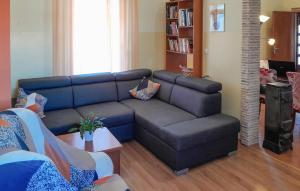 Stunning Apartment In Sisan With Wifi