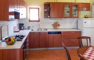 Stunning Apartment In Sisan With Wifi