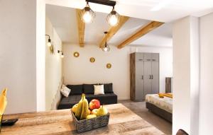 Cozy Home In Turanj With Wifi