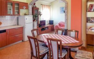 Stunning Apartment In Sisan With Wifi