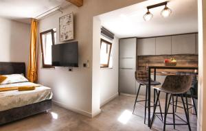 Cozy Home In Turanj With Wifi 