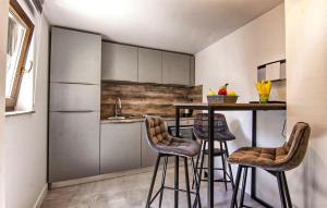 Cozy Home In Turanj With Wifi