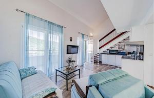 Stunning Apartment In Broce With Wifi