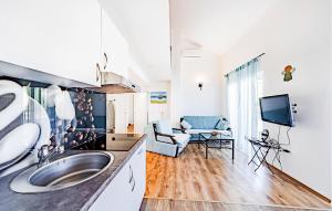 Stunning Apartment In Broce With Wifi