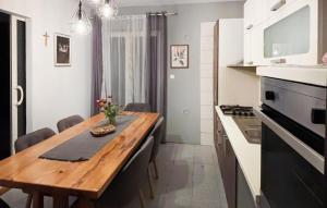 2 Bedroom Stunning Apartment In Jelsa