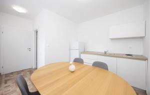 Awesome Apartment In Vinjani Donji 