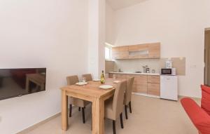 Lovely Apartment In Starigrad Paklenica