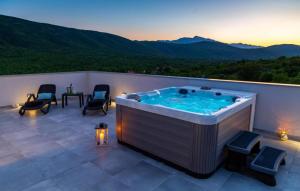 Beautiful Home In Slivno With Wifi 
