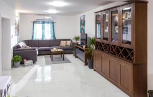 Beautiful Home In Slivno With Wifi 