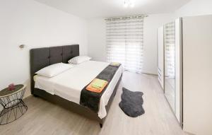 Stunning Apartment In Jelsa With Wifi