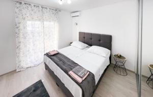 Stunning Apartment In Jelsa With Wifi