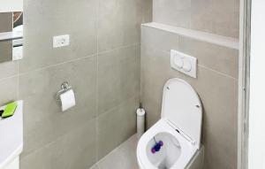 Stunning Apartment In Jelsa With Wifi