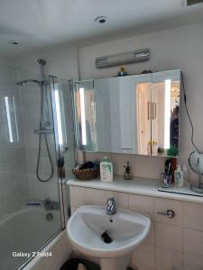 Tower Bridge - Saint Katherines Dock