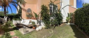 Apartamento en planta baja con terraza chillout by homeprive