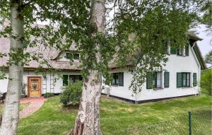 Gorgeous Apartment In Prerow With Wifi