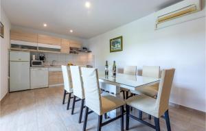 Three-Bedroom Holiday Home In Neoric