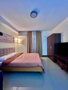 Spacious Condo Unit with Balcony