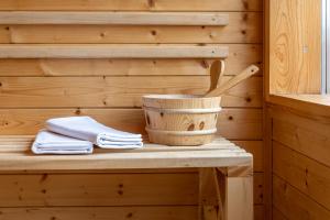 AQUACHILL houseboat & wellness