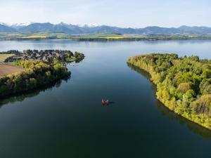 AQUACHILL houseboat & wellness