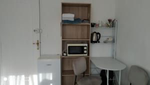 Sejours chez l'habitant CHAMBRE CONFORTABLE,GARE,Climatisation,PARKING,WIFI,pt dejeuner compris : photos des chambres