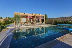 Villa Iris ,Moderne & Élégant avec Piscine &Jardin - Azib Oulad Lâdem