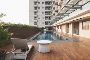 Homey and Warm 1BR Belmont Residence Puri Apartment By Travelio