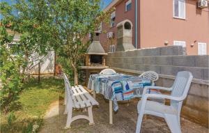 Two-Bedroom Apartment In Vir