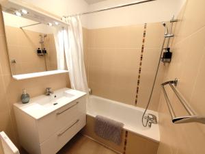 Appartements La Noria - Confort et Facilite - Parking : photos des chambres
