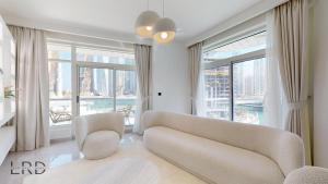 Luxurious Apartment with Marina Views