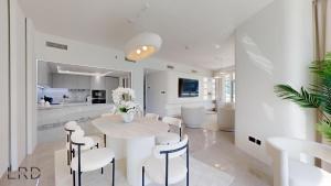 Luxurious Apartment with Marina Views