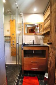 Chalets Prestigious Chalet with Pool & Hot tub, Mountain Views for 19 Guests : photos des chambres