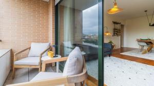 Apartamento com varanda e garagem