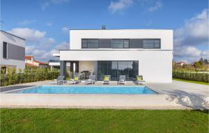 Gorgeous Home In Vodnjan With Wifi